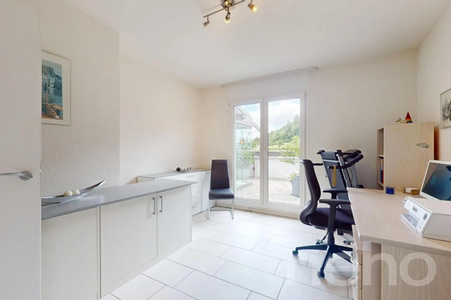 Spacious Attic Apartment with Terrace - Photo 10 of 12