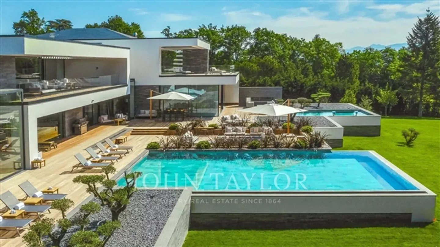 "Ultima Grand Villa" Architectural Masterpiece Between Modernity and Elegance - Photo 2 of 18