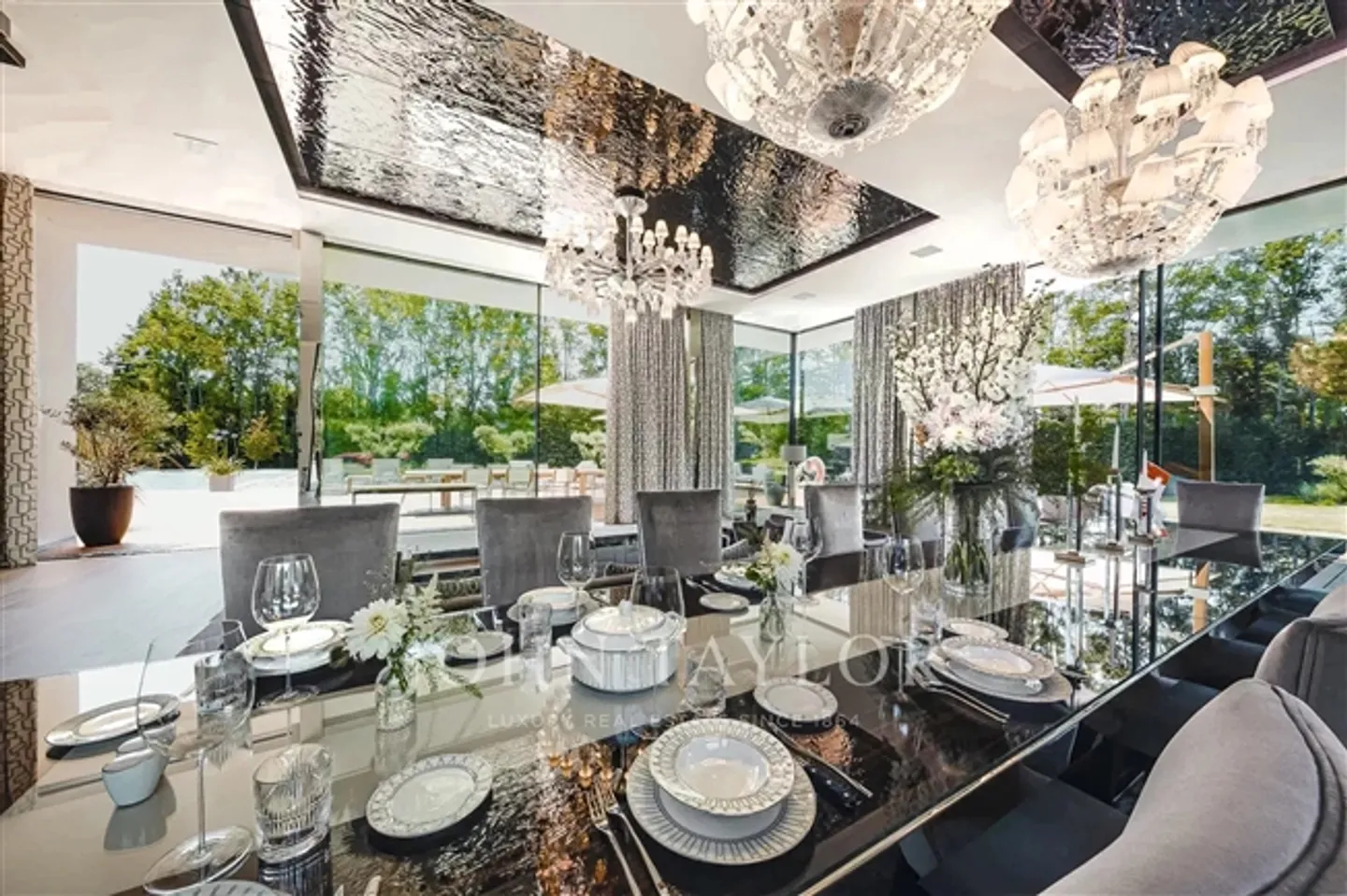 "Ultima Grand Villa" Architectural Masterpiece Between Modernity and Elegance - Photo 8 of 18