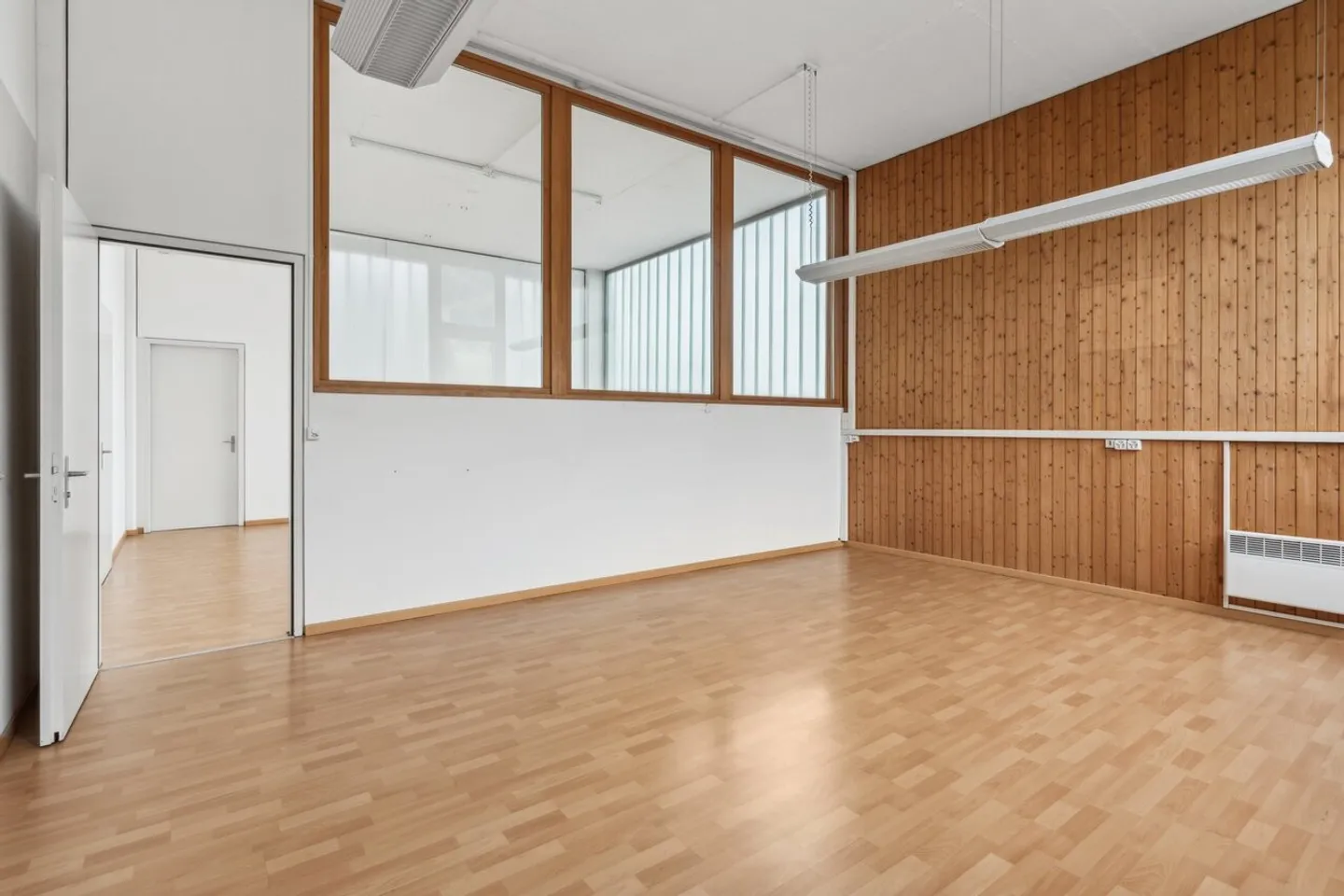 Espace de stockage et d'atelier spacieux dans le quartier industriel d'Oberfeld - Photo 2 sur 4