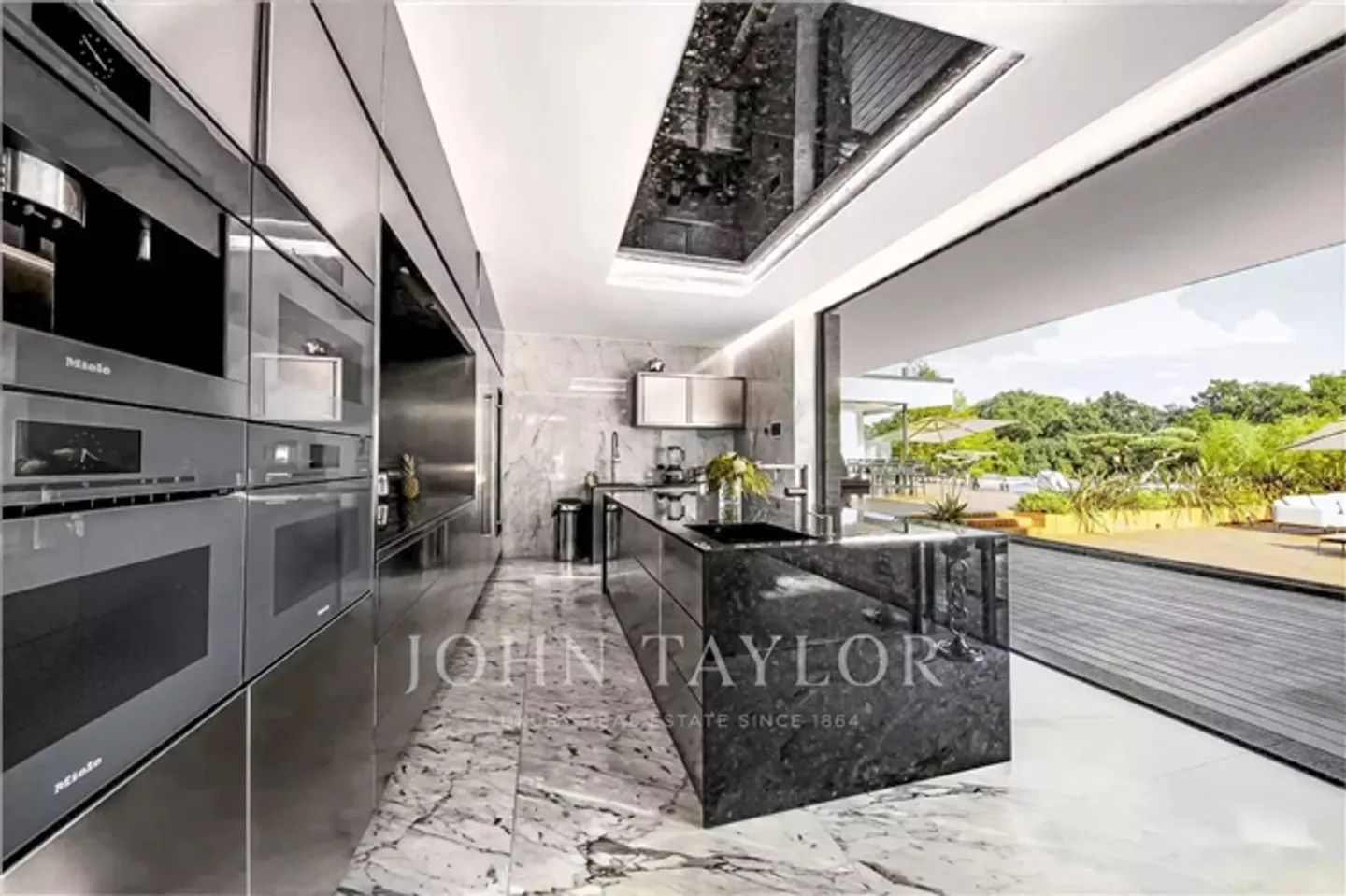 "Ultima Grand Villa" Architectural Masterpiece Between Modernity and Elegance - Photo 9 of 18