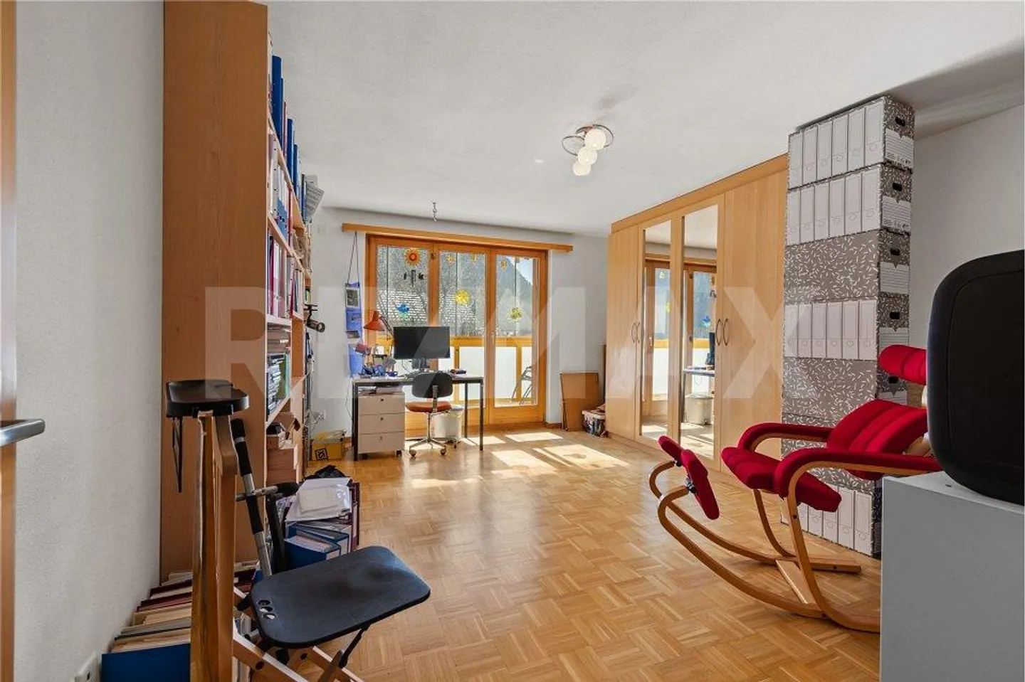 Grosses Einfamilienhaus mit separatem Büroteil - Foto 12 von 13