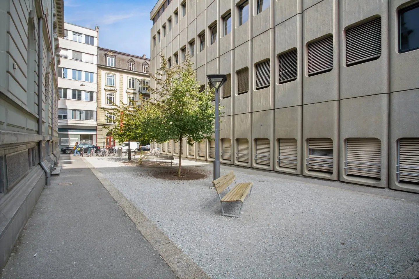 Spazi commerciali e amministrativi nel centro città - Foto 3 di 12