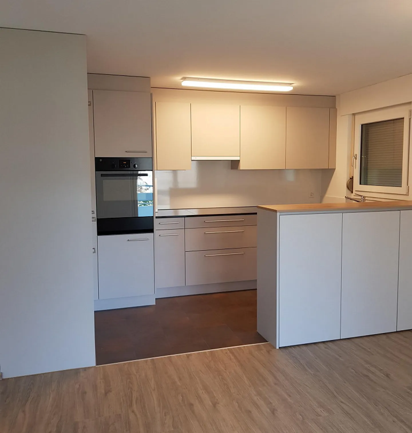 Appartamento di 4,5 stanze situato in posizione centrale con comfort moderni - Foto 2 di 9