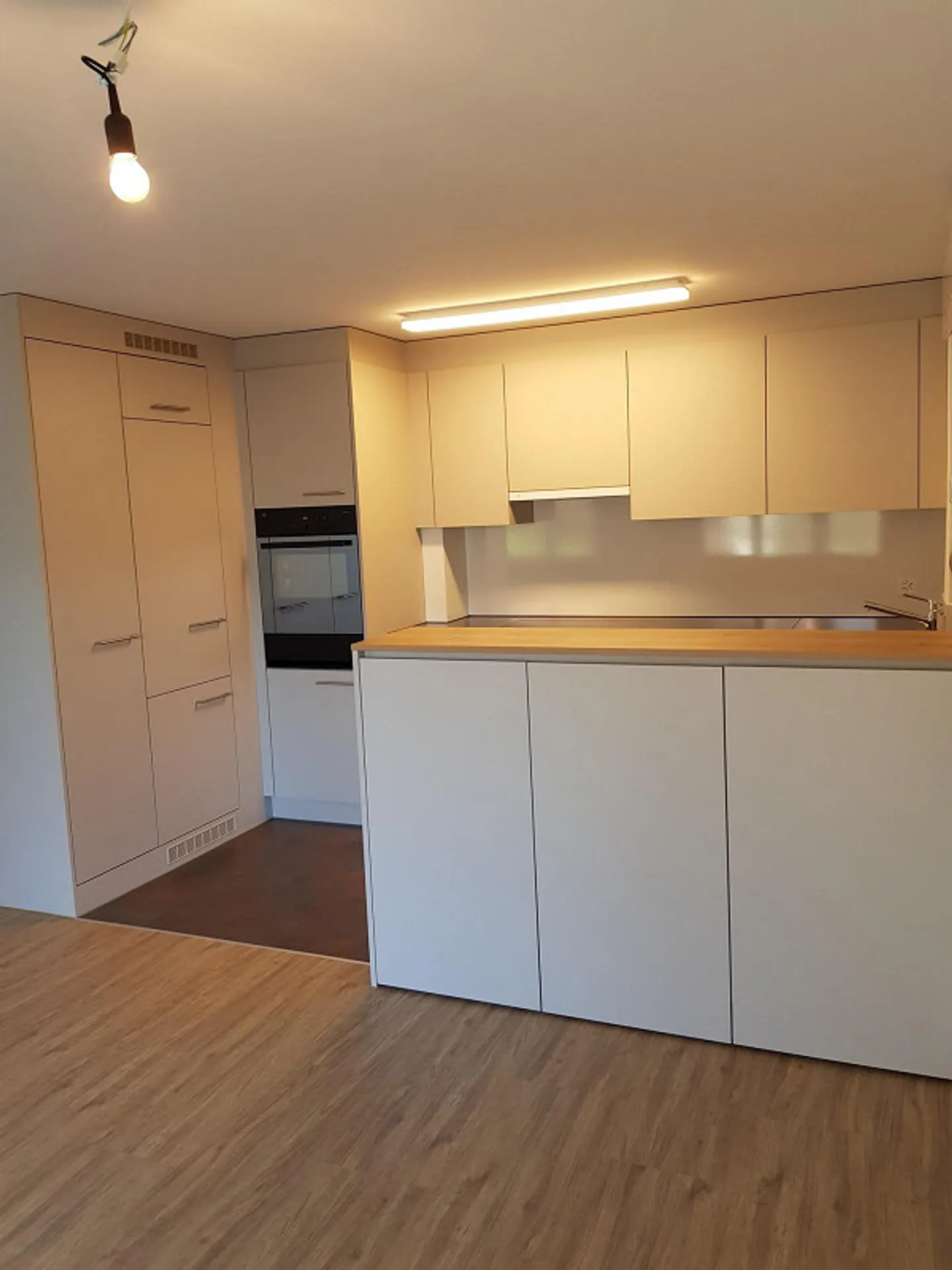 Appartamento di 4,5 stanze situato in posizione centrale con comfort moderni - Foto 3 di 9