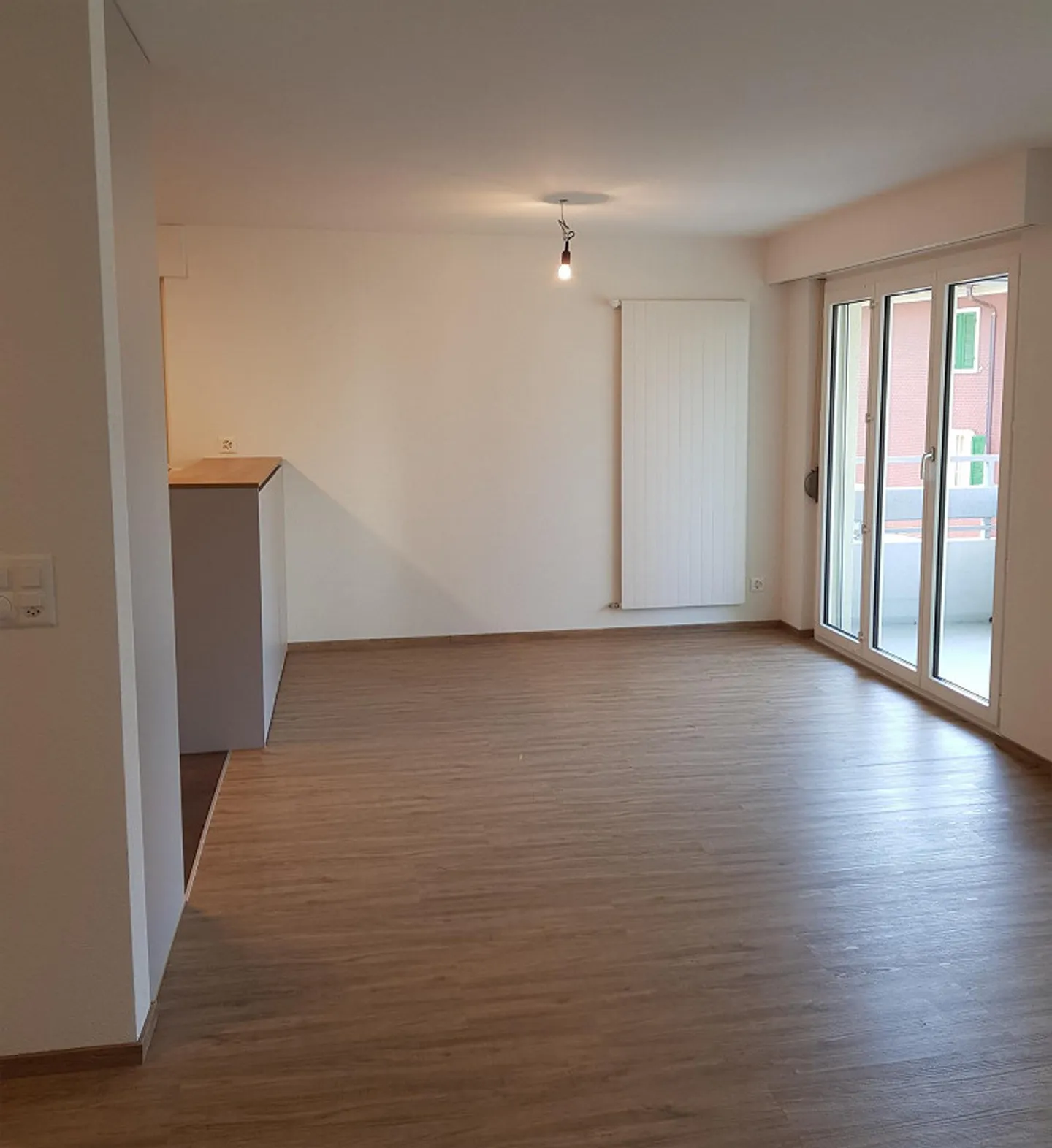 Appartamento di 4,5 stanze situato in posizione centrale con comfort moderni - Foto 4 di 9