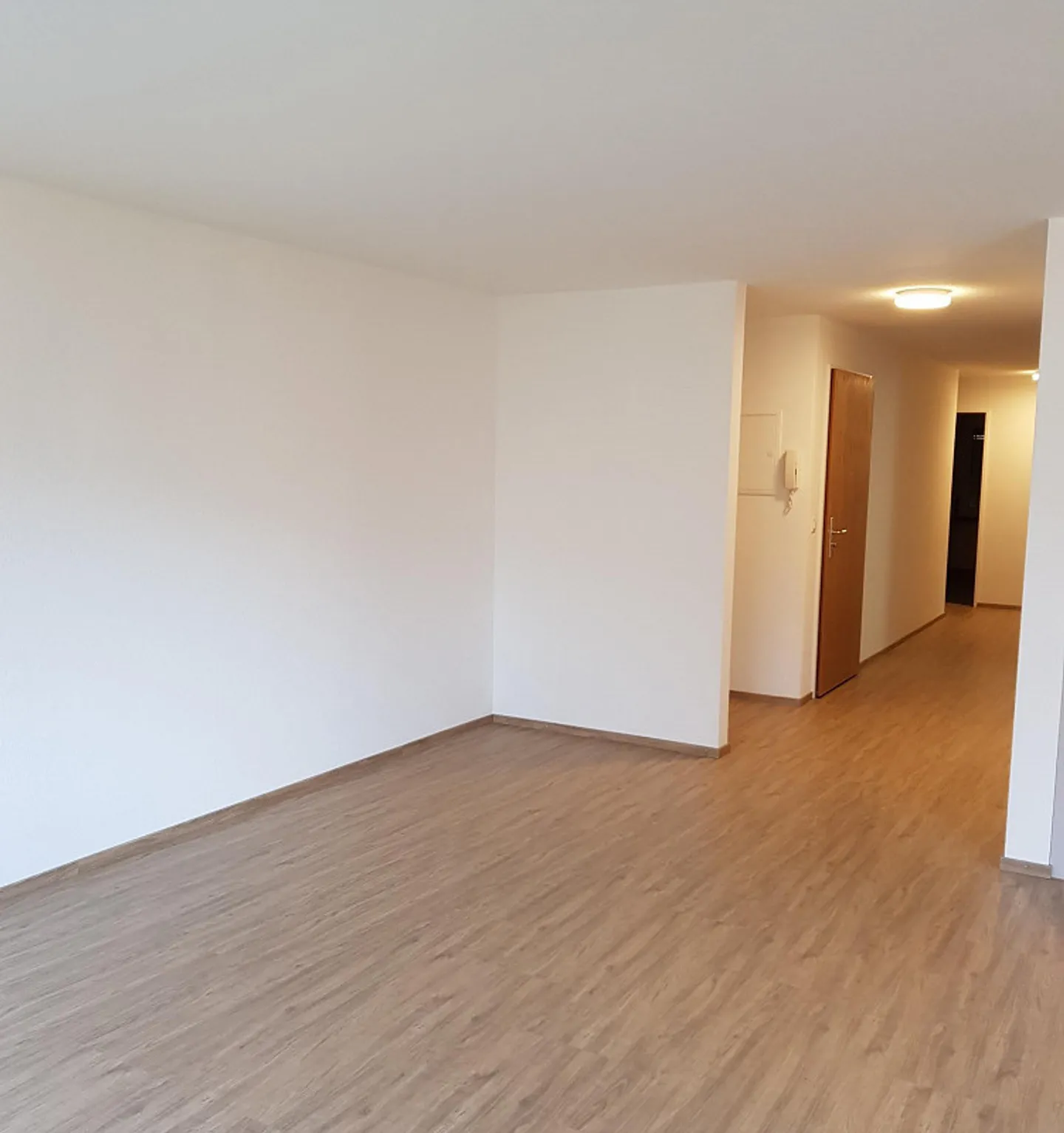 Appartamento di 4,5 stanze situato in posizione centrale con comfort moderni - Foto 5 di 9