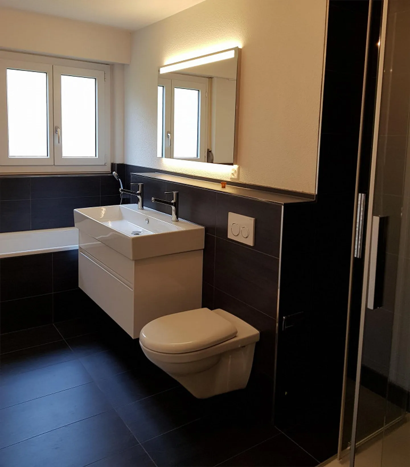 Appartamento di 4,5 stanze situato in posizione centrale con comfort moderni - Foto 7 di 9