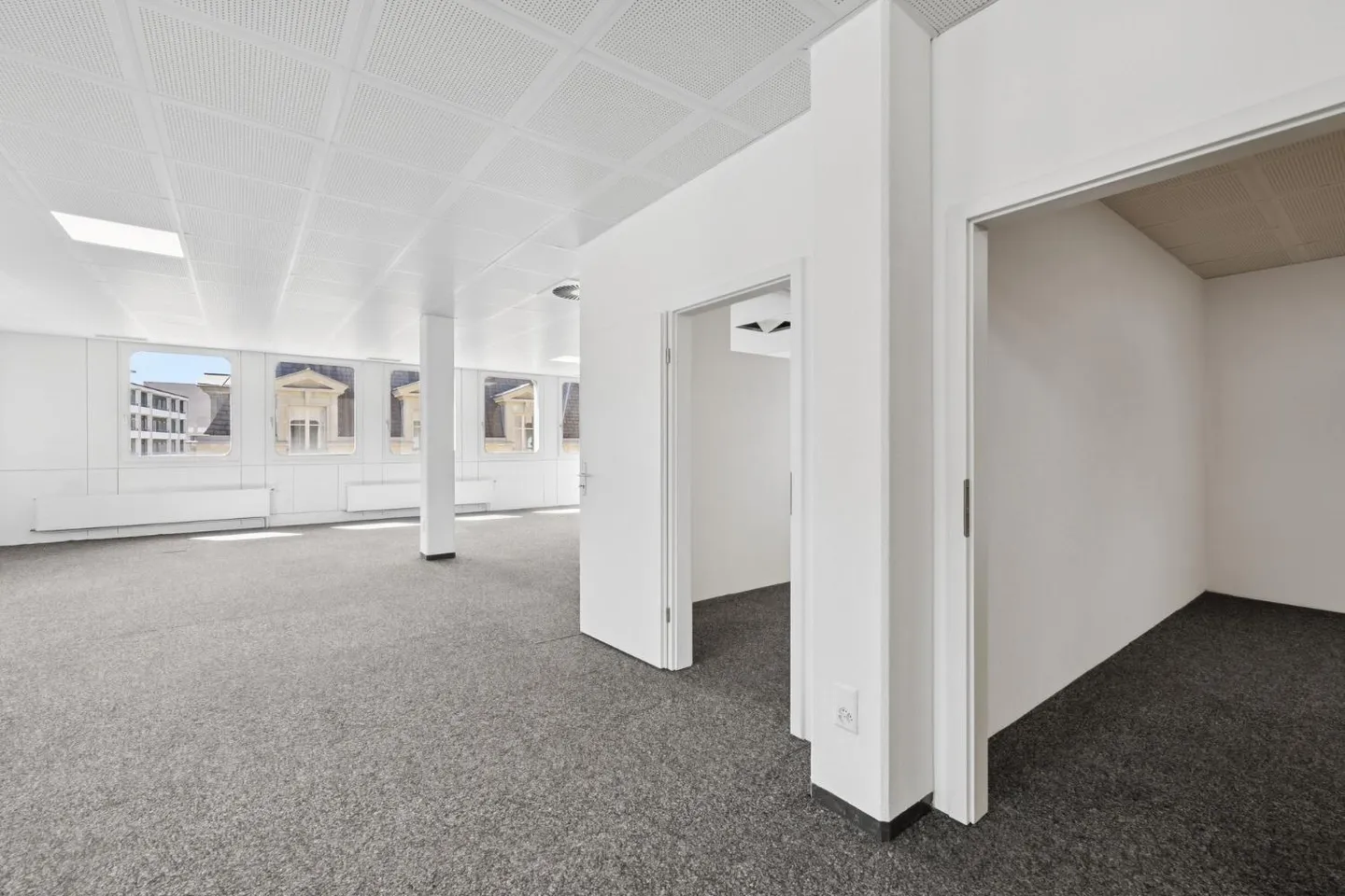 Spazi commerciali e amministrativi nel centro città - Foto 11 di 12