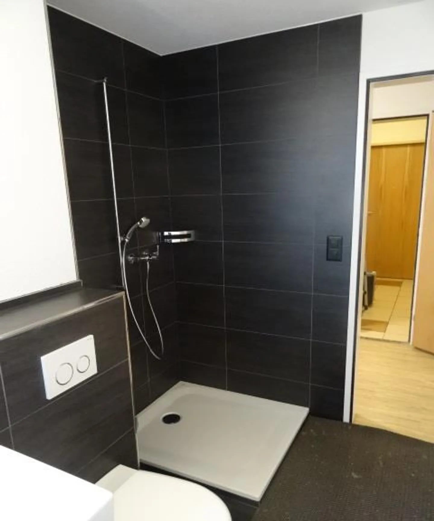 Appartamento di 4,5 stanze situato in posizione centrale con comfort moderni - Foto 8 di 9