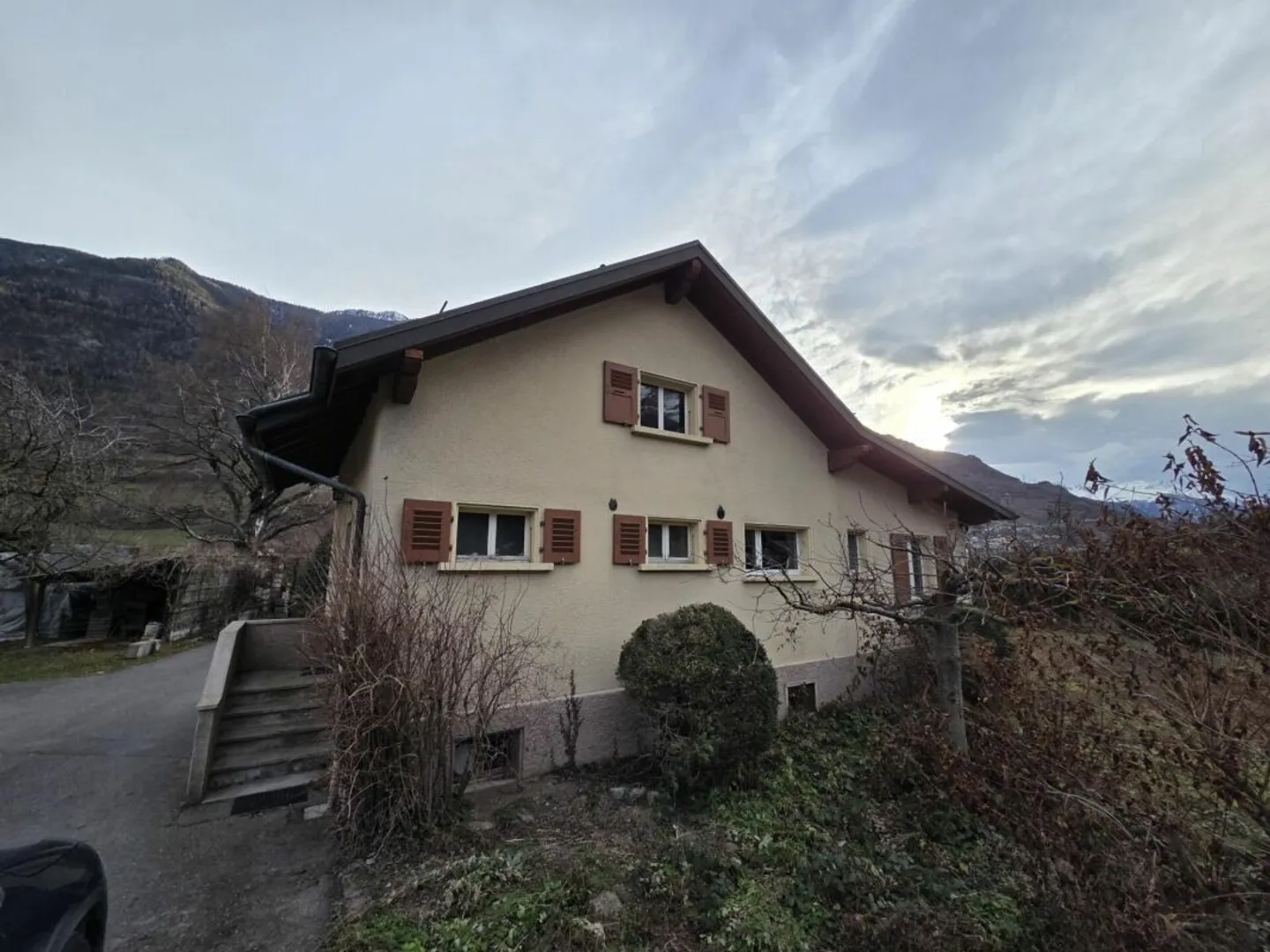 Casa indipendente con terreno, posti auto e giardino all'ingresso di Saxon - Foto 10 di 10