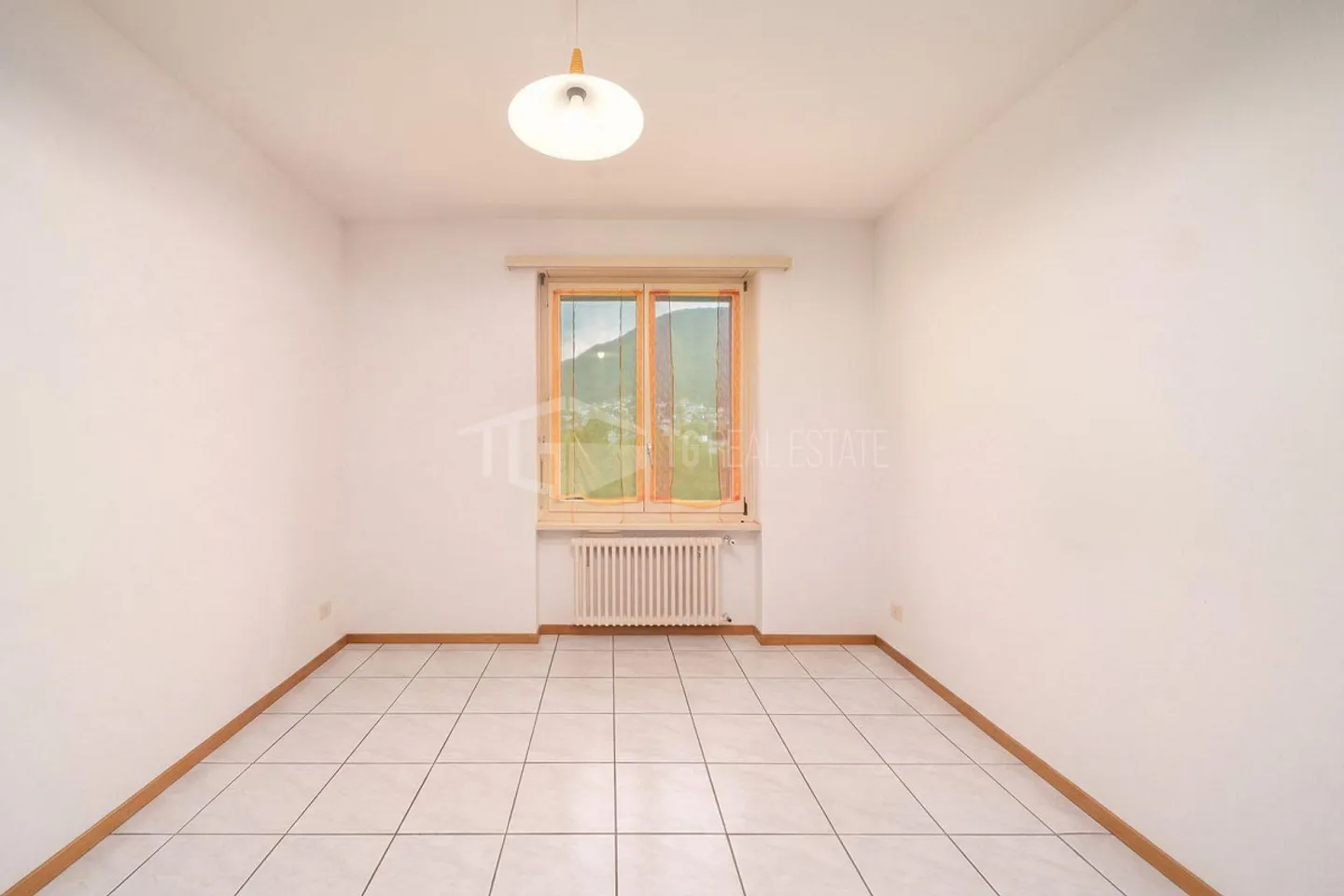 BRIGHT 2.5-ROOM APARTMENT - Photo 1 of 7