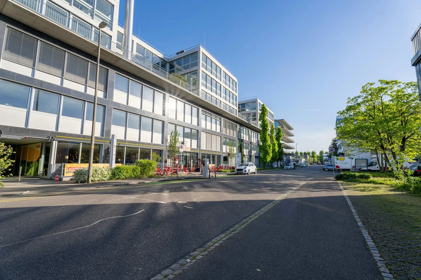 Modernes Gewerbegebiet in Allschwil - Foto 1 von 6