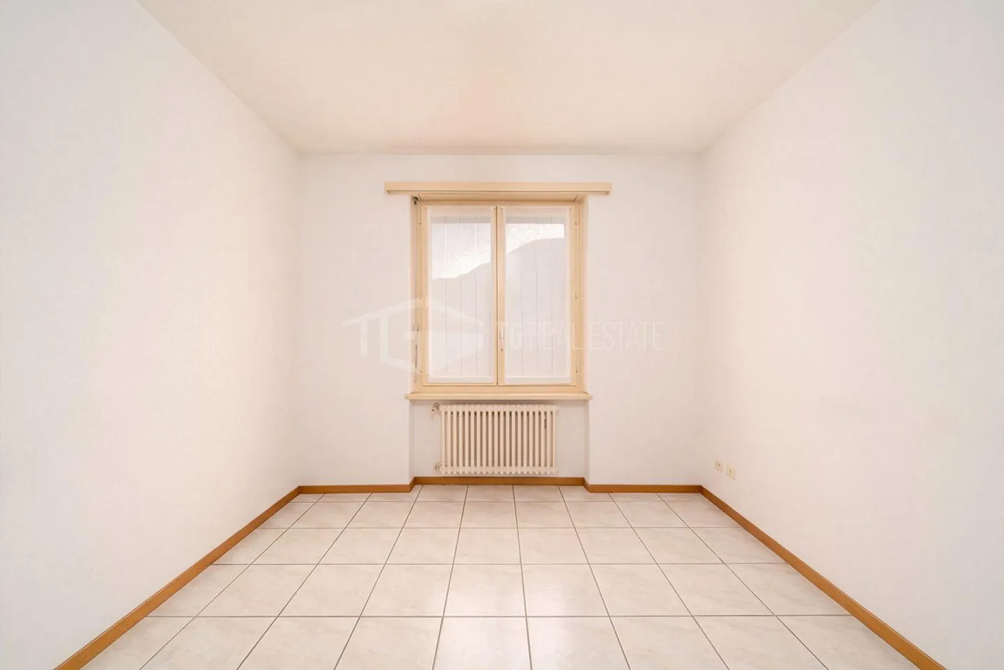 BRIGHT 2.5-ROOM APARTMENT - Photo 6 of 7