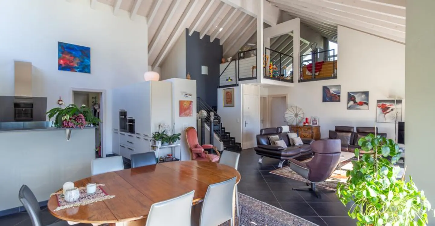 Stunning property with a 7.5-room villa of 319 m2 living space - Photo 3 of 13