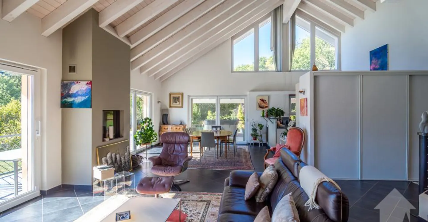 Stunning property with a 7.5-room villa of 319 m2 living space - Photo 4 of 13