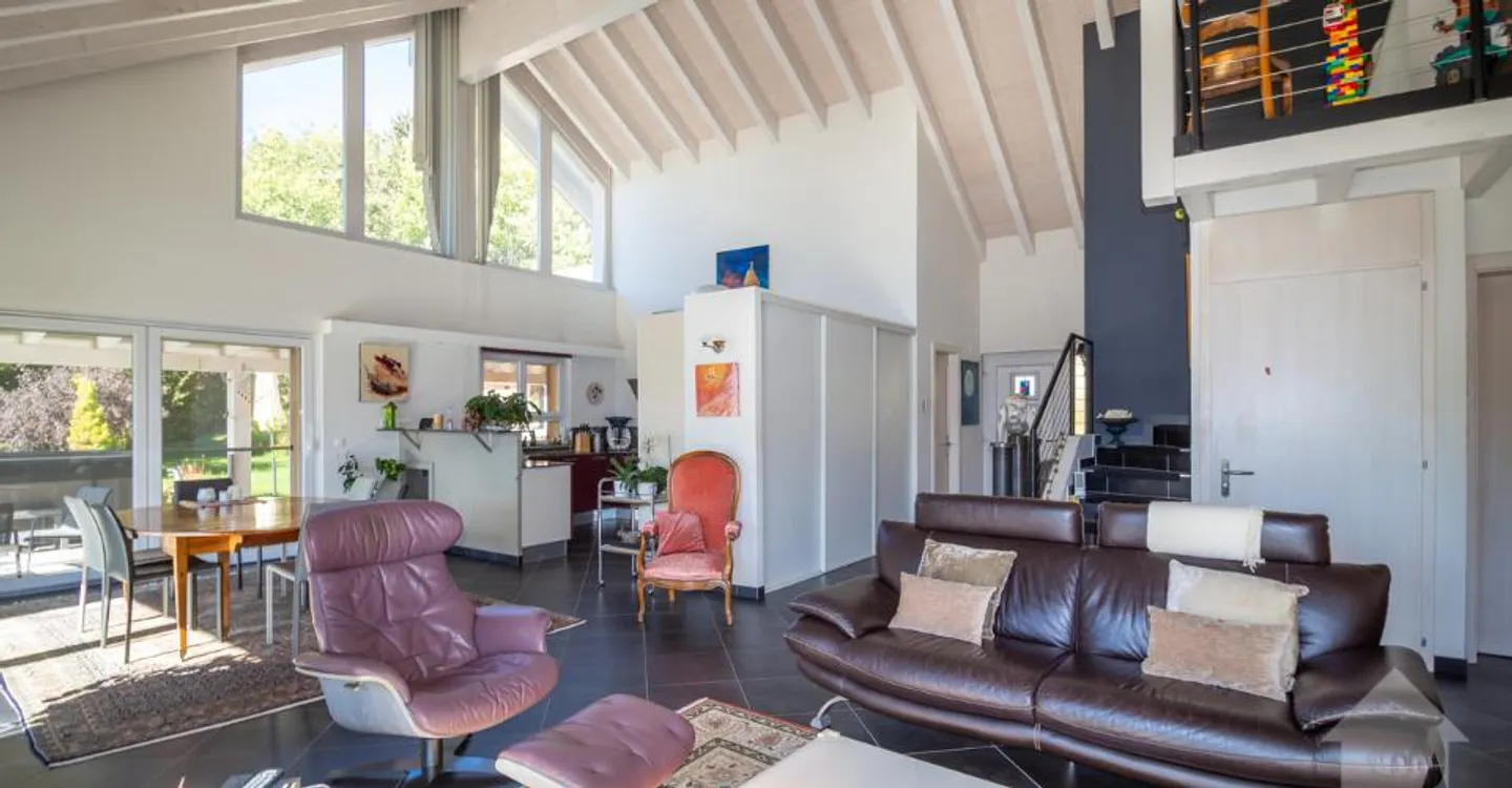 Stunning property with a 7.5-room villa of 319 m2 living space - Photo 5 of 13