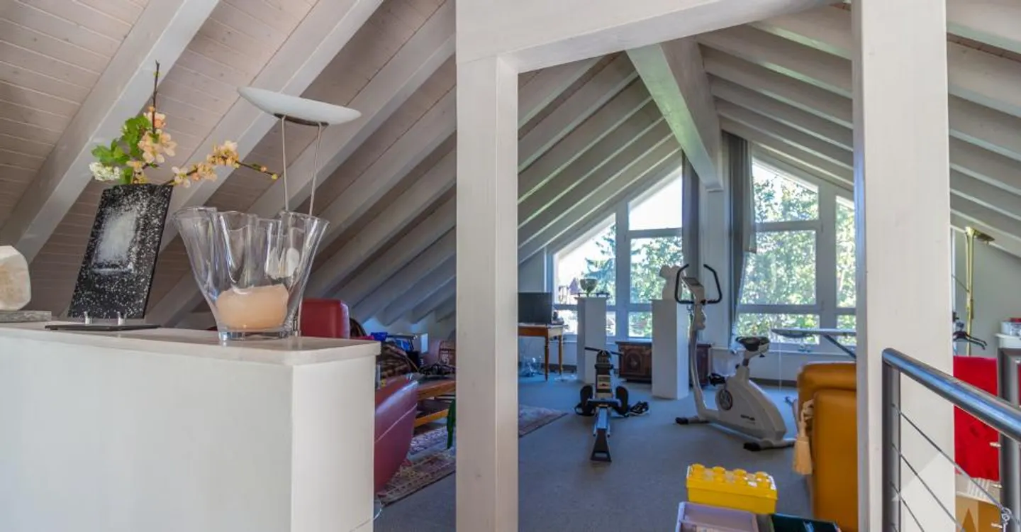 Stunning property with a 7.5-room villa of 319 m2 living space - Photo 7 of 13