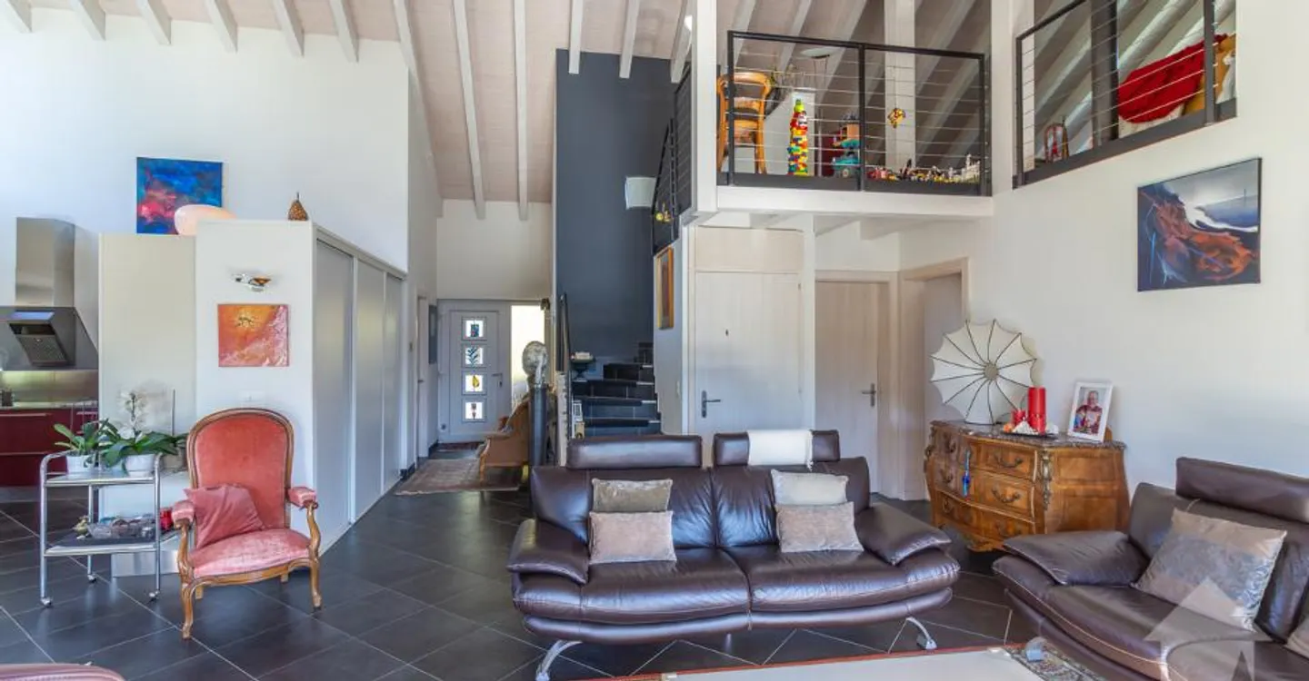 Stunning property with a 7.5-room villa of 319 m2 living space - Photo 6 of 13