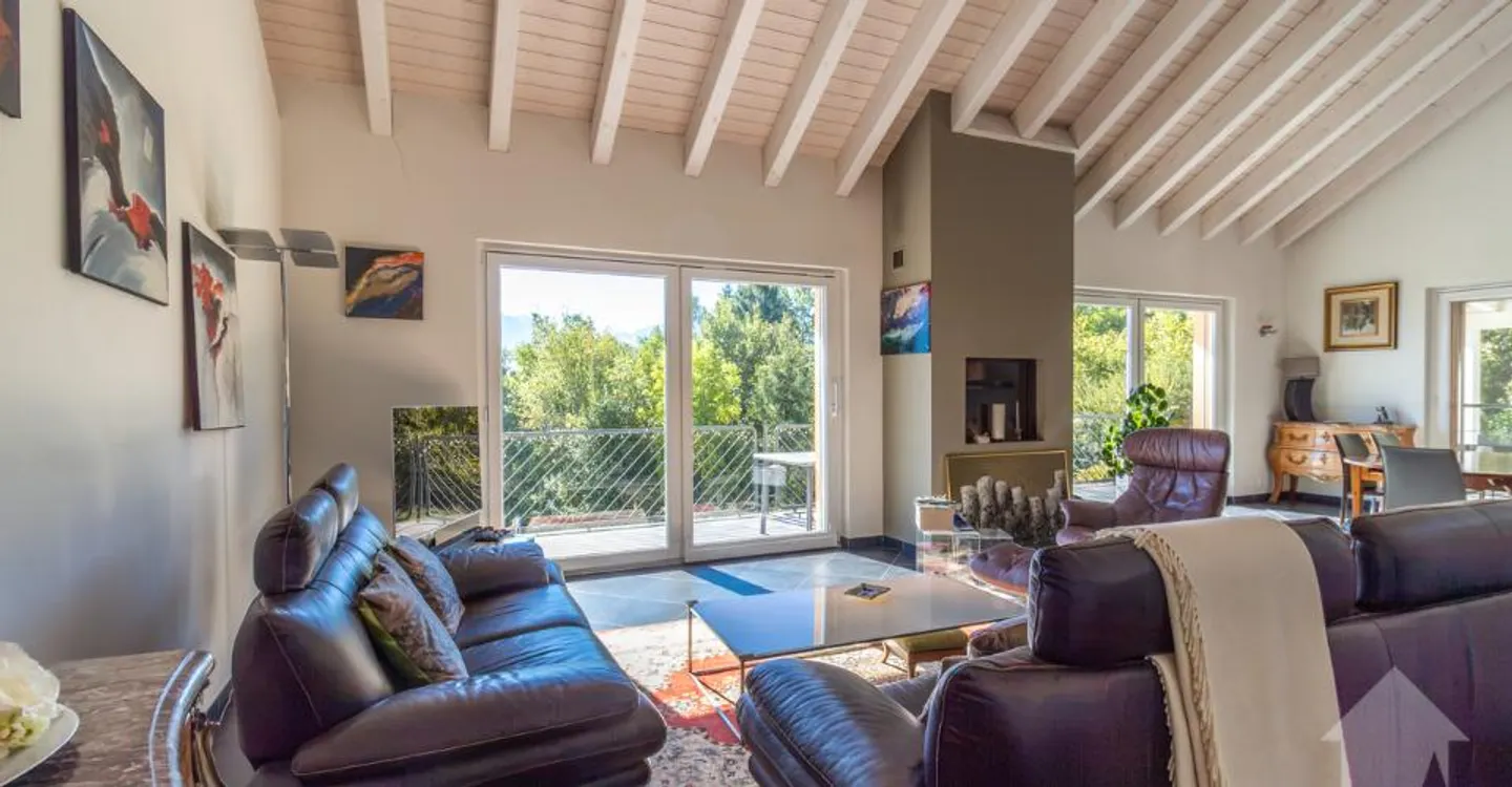 Stunning property with a 7.5-room villa of 319 m2 living space - Photo 11 of 13