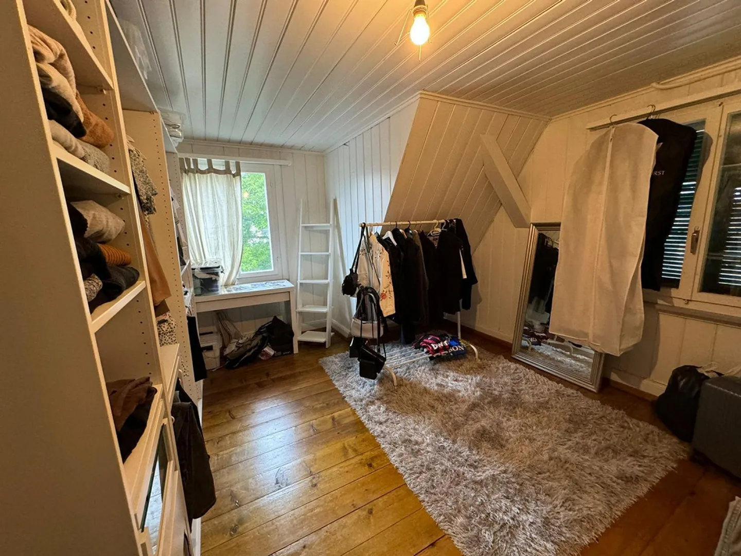 Single-family house with plenty of space and diverse usage options - Photo 5 of 13