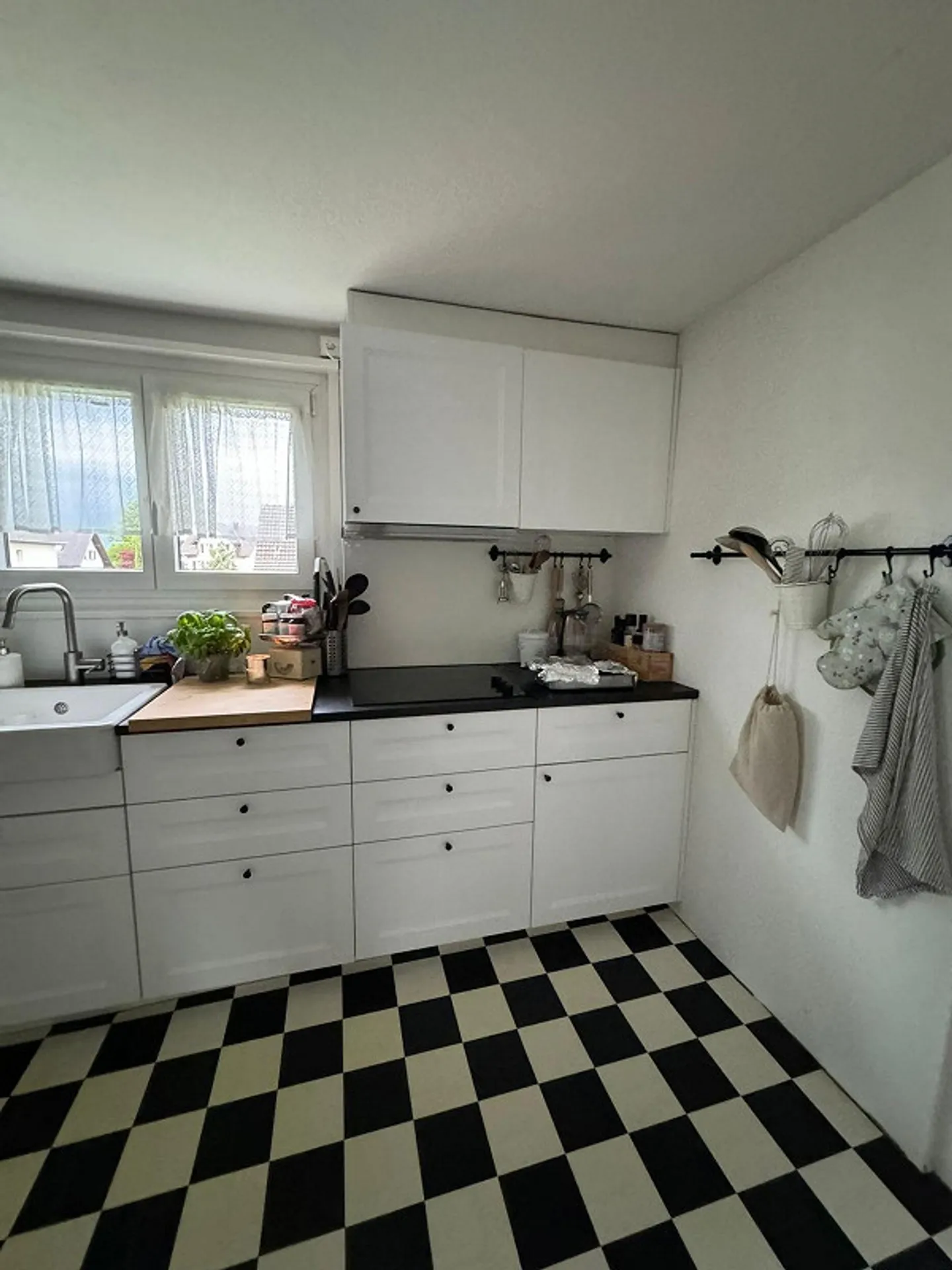 Single-family house with plenty of space and diverse usage options - Photo 10 of 13