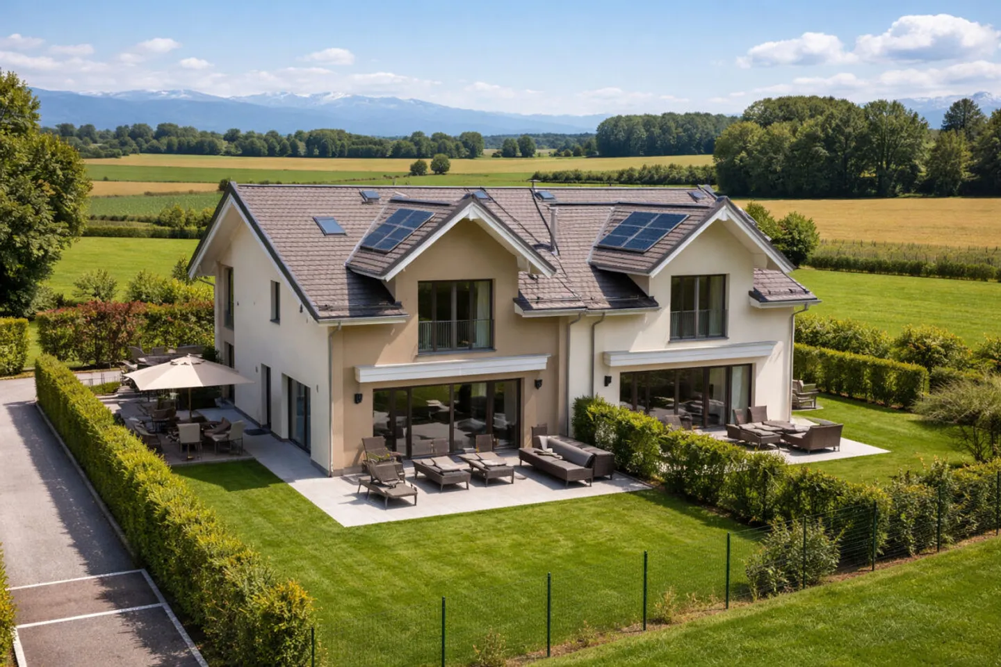 Magnificent semi-detached house / 4 bedrooms / garden - Photo 1 of 1