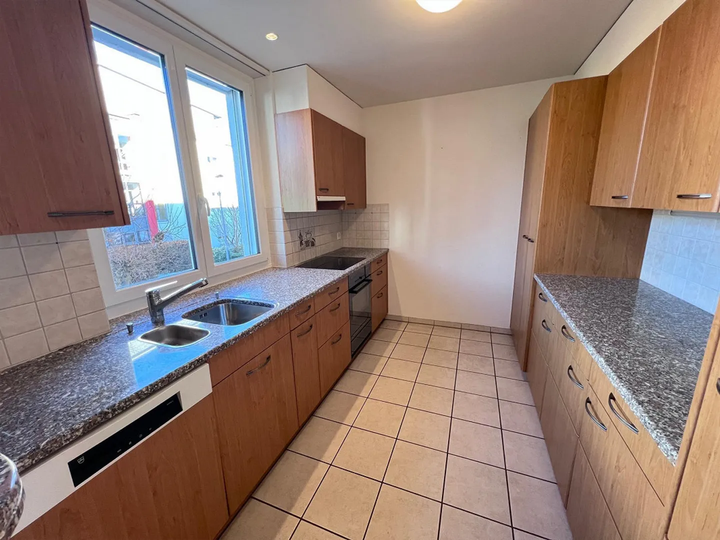 Wide View and Flexible Floor Plan - Photo 6 of 13