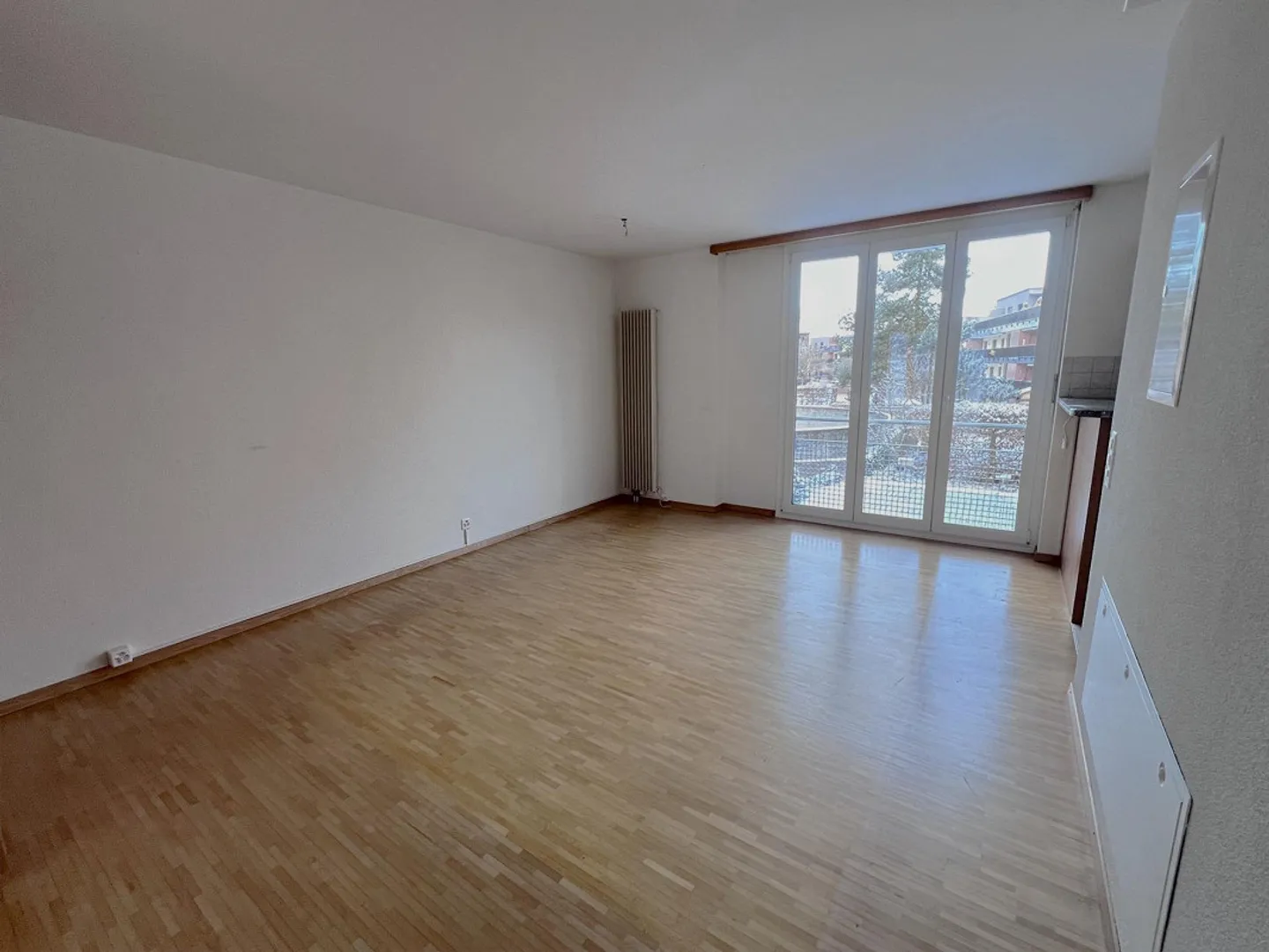 Wide View and Flexible Floor Plan - Photo 9 of 13