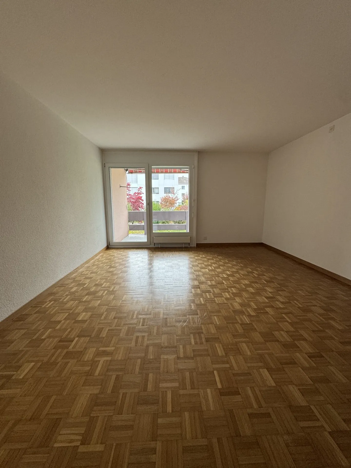 Charming 2.5-room apartment with modern kitchen and renovated bathroom - Photo 3 of 5