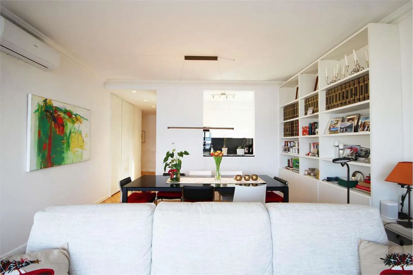 Appartement avec vue sur le lac dans une résidence avec piscine - Photo 3 sur 11