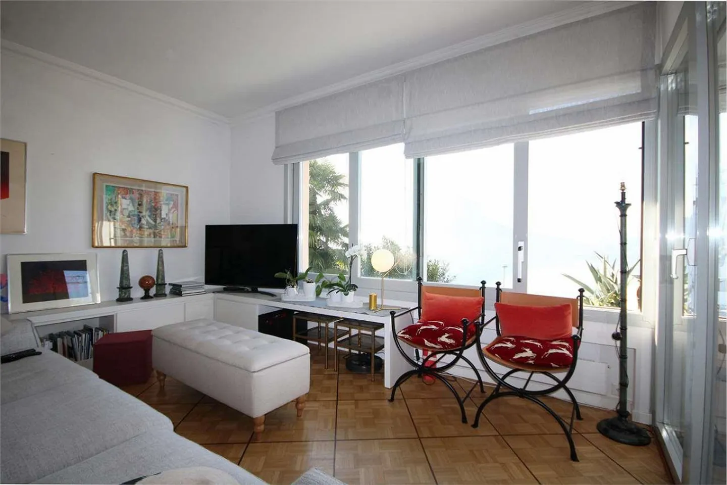 Appartement avec vue sur le lac dans une résidence avec piscine - Photo 8 sur 11