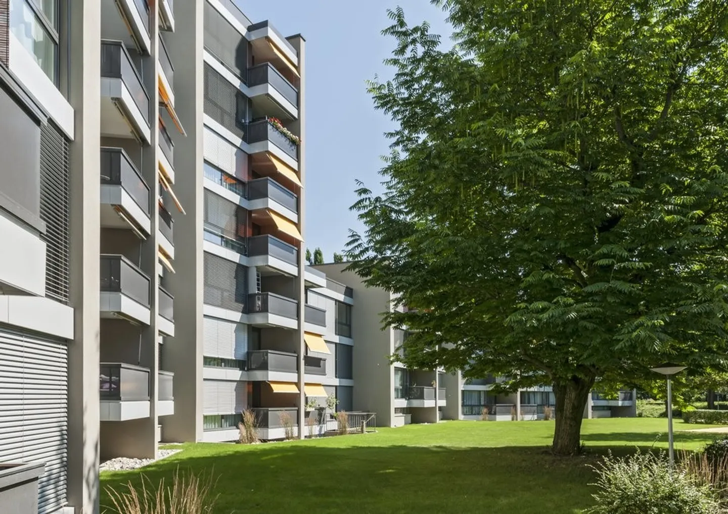 Appartement moderne dans un immeuble bien entretenu - Photo 1 sur 8