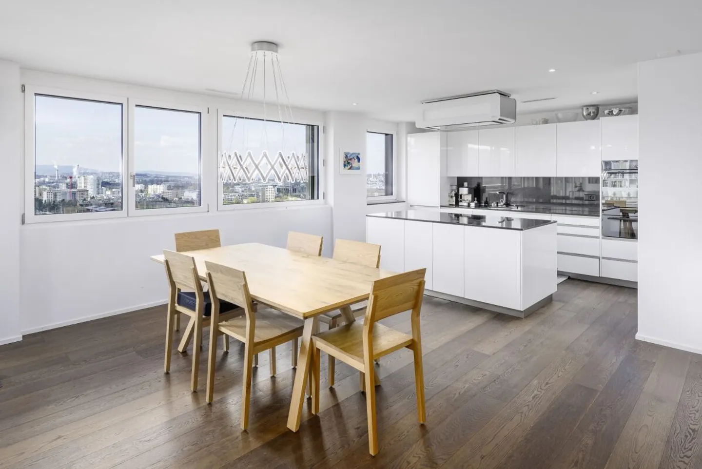 Stilvolle Wohnung mit atemberaubender Aussicht - Foto 2 von 7