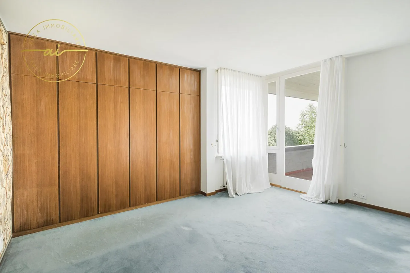 Prestigeträchtige Doppelhaushälfte mit Pool und großzügigen Räumen - Foto 13 von 13