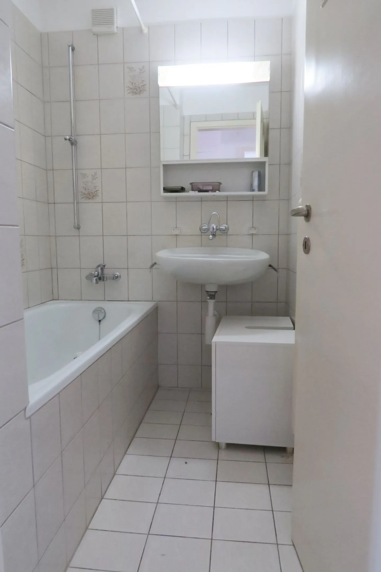 Furnished room in a 4-person student shared flat - central location, room no. 1 - Photo 5 of 6