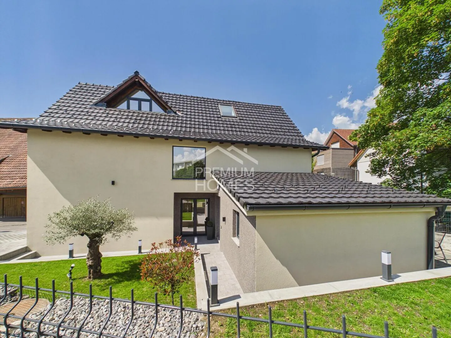 Charmantes Freistehendes Einfamilienhaus - Foto 2 von 13