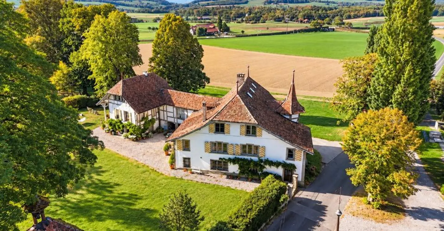 Charmante Wohnung im historischen Schloss - Foto 2 von 11