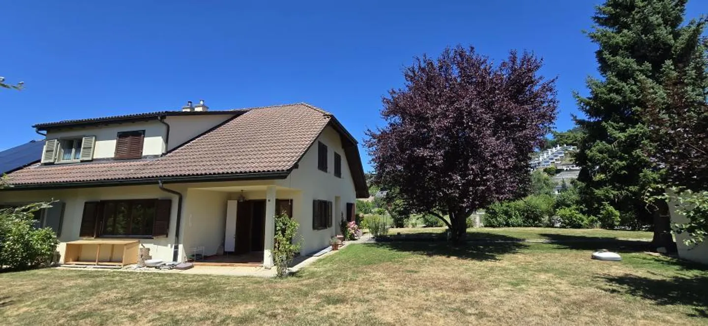 Villa bifamiliare con 5,5 stanze e garage, disponibile immediatamente - Foto 6 di 7