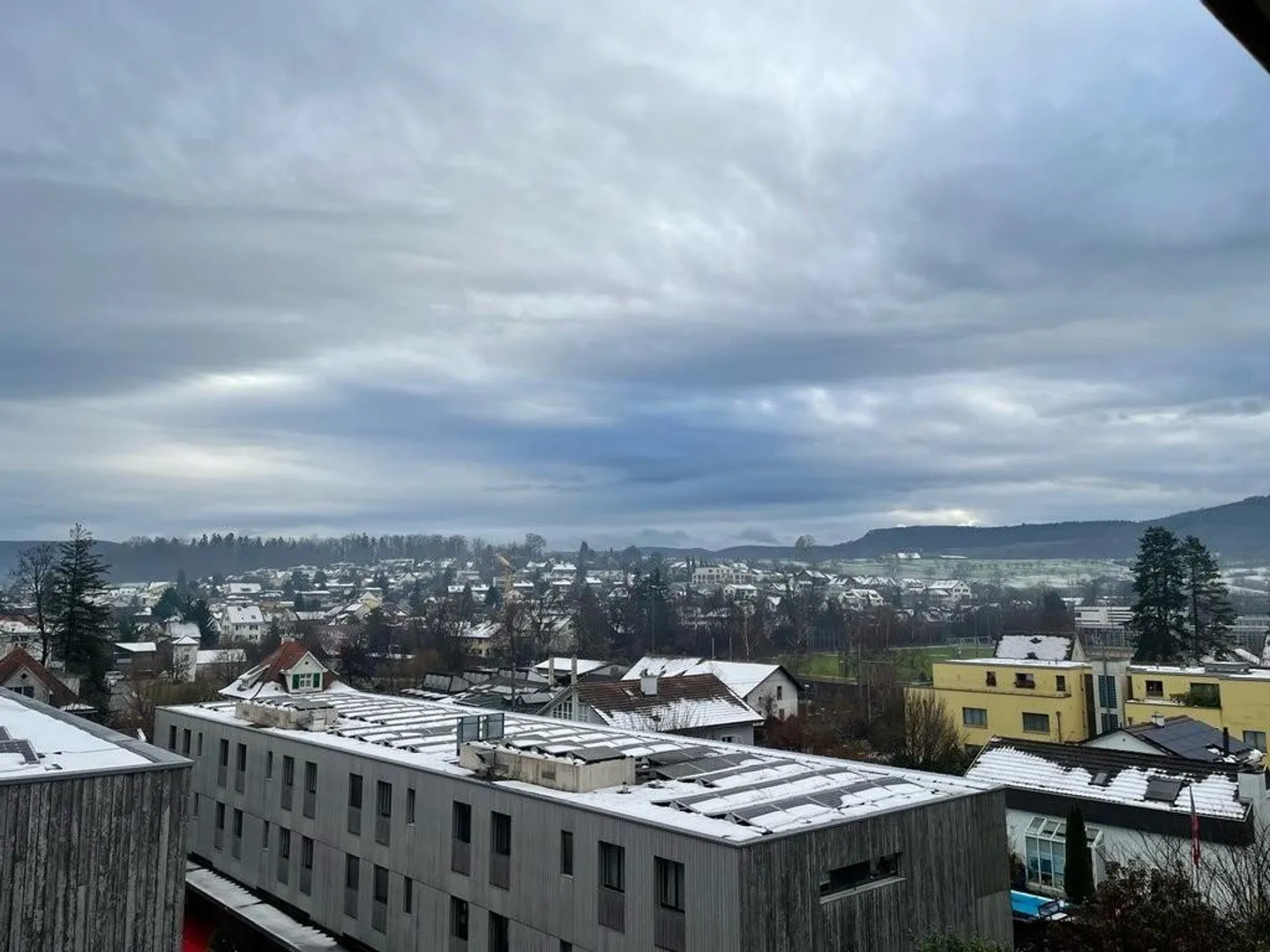 Grande appartement de 2,5 pièces au centre de Therwil - Photo 2 sur 7