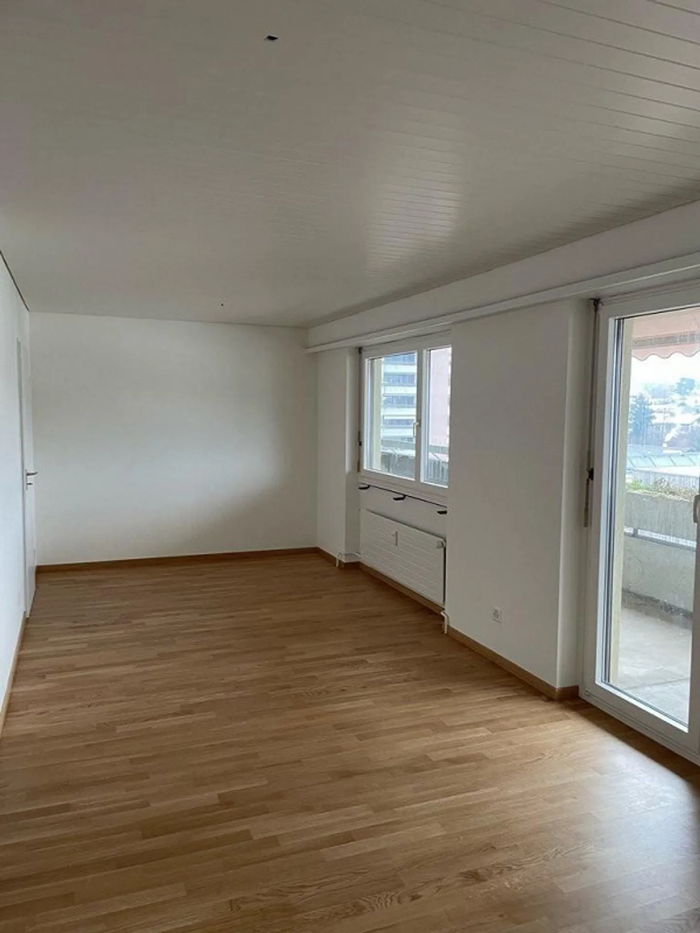 Grande appartement de 2,5 pièces au centre de Therwil - Photo 4 sur 7