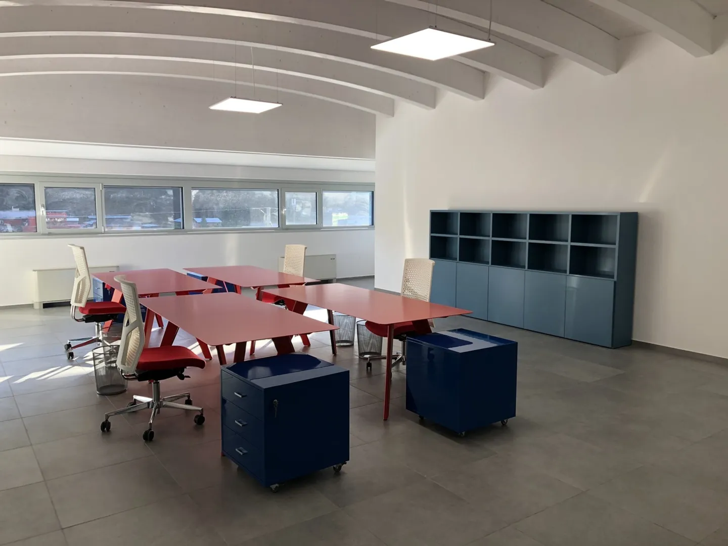 Bureau de 330m2 - Idéal pour Usage Propre et/ou Investissement à Revenu - Photo 1 sur 13