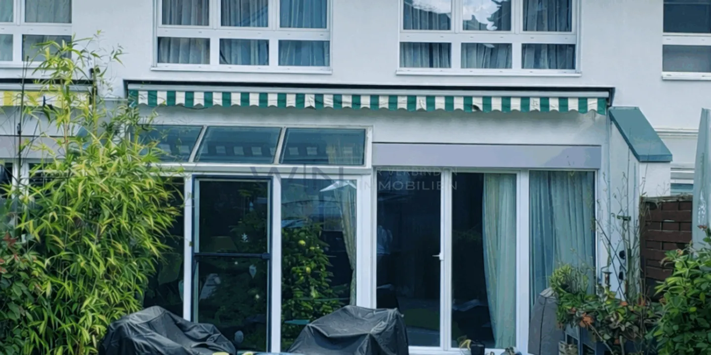 Modern Townhouse by the River - Photo 10 of 11