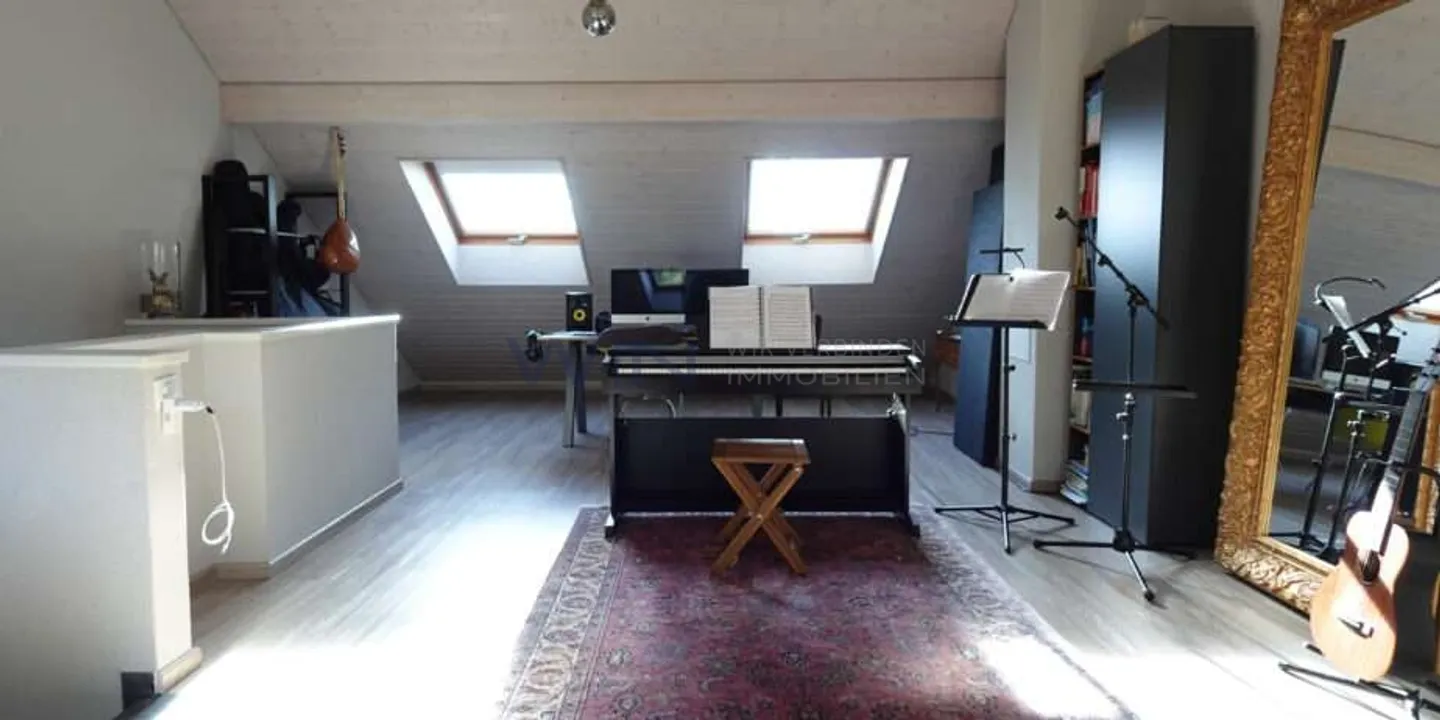 Modern Townhouse by the River - Photo 3 of 11