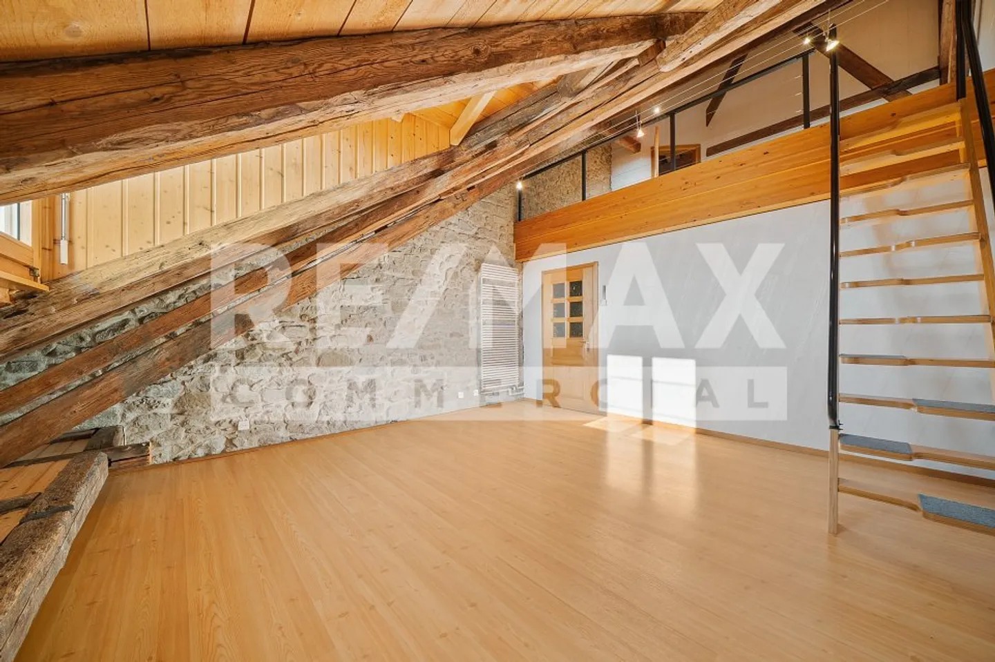Live and work in the same place, in the center of Romont - Photo 12 of 13