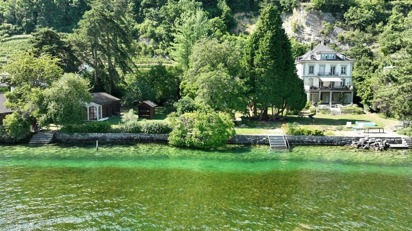 Casa unifamiliare con accesso al lago - Foto 1 di 25