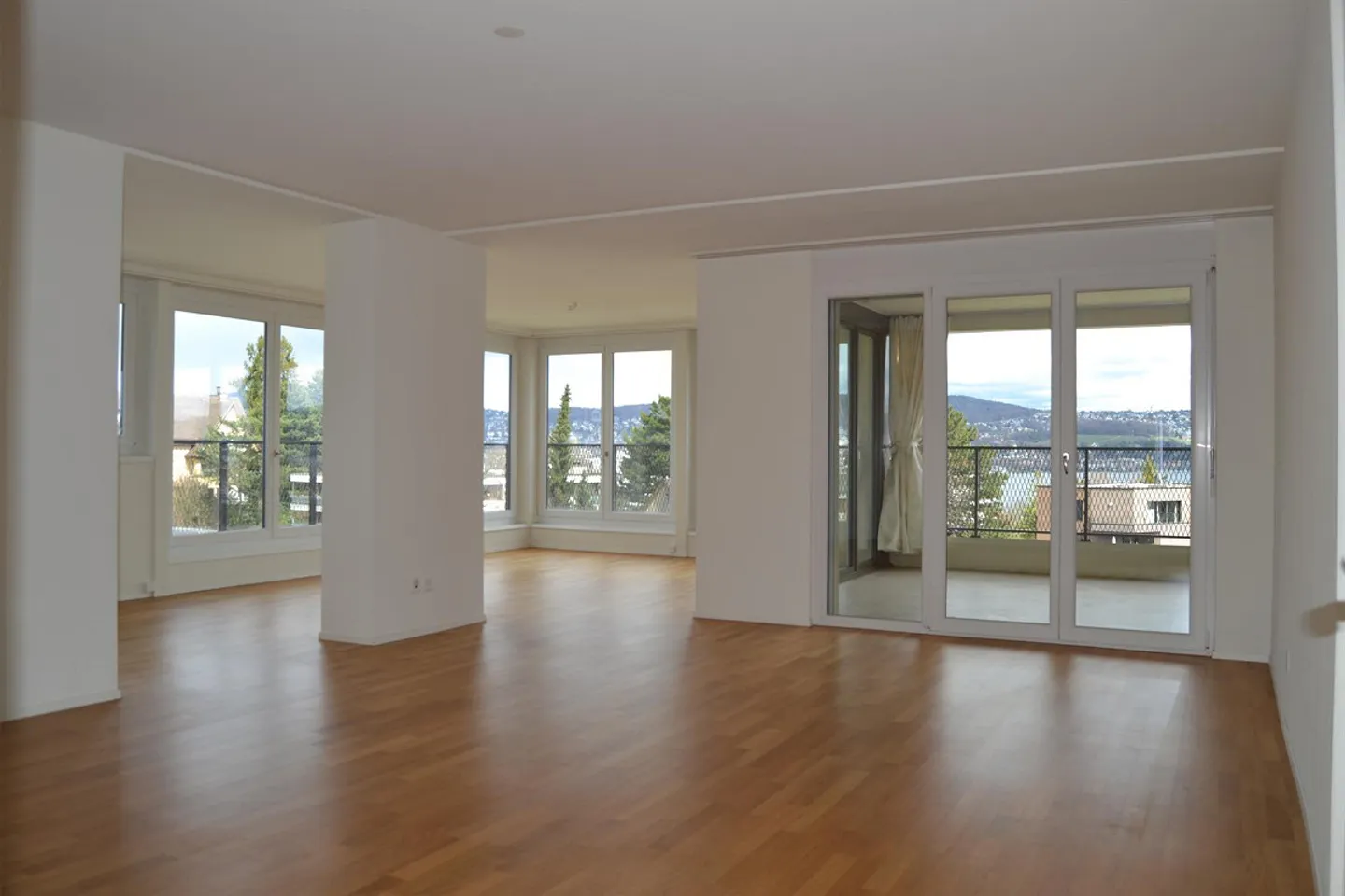 Geräumige Wohnung in Wollishofen - Foto 2 von 9