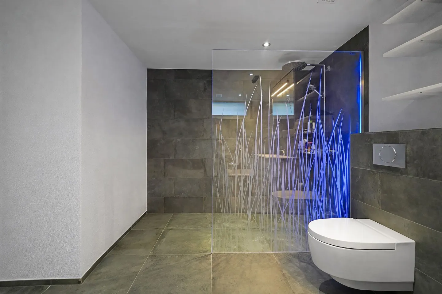 Condominio moderno di 2,5 stanze PLUS con giardino, come nuovo - Foto 8 di 13