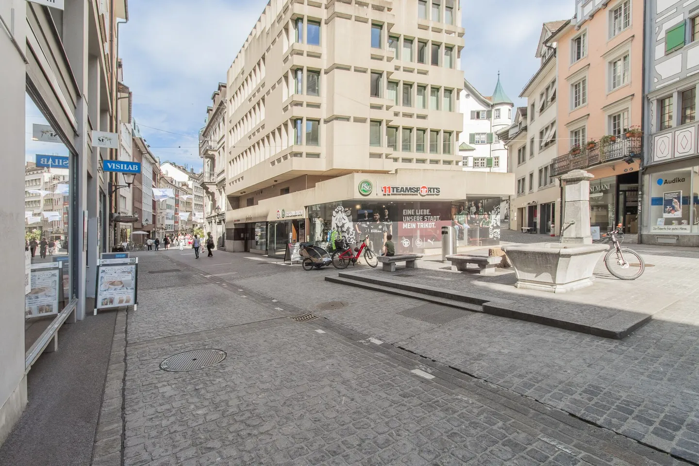 Beauty, Practice or Office Spaces: Most Attractive Location in the Pedestrian Zone of St. Gallen - Photo 2 of 7