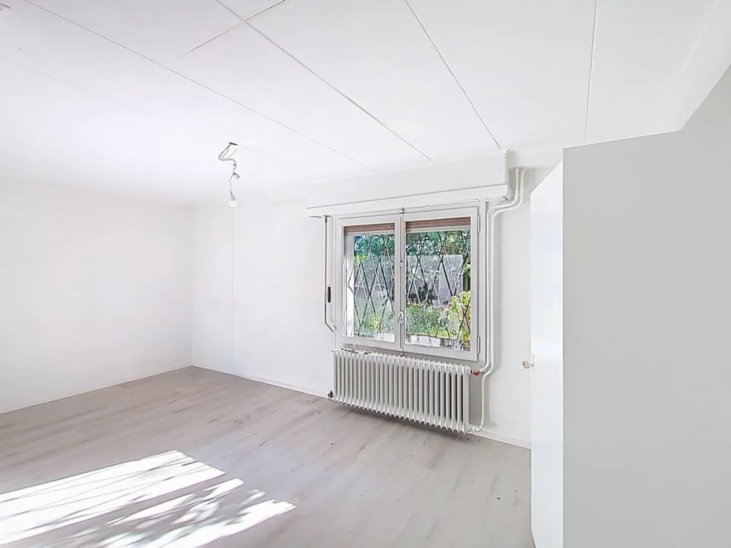 Exclusive! Renovated 5.5-room detached house with garden and lake view - Photo 12 of 13
